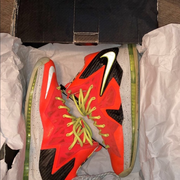 LeBron 10 X Crimson - Picture 1 of 7